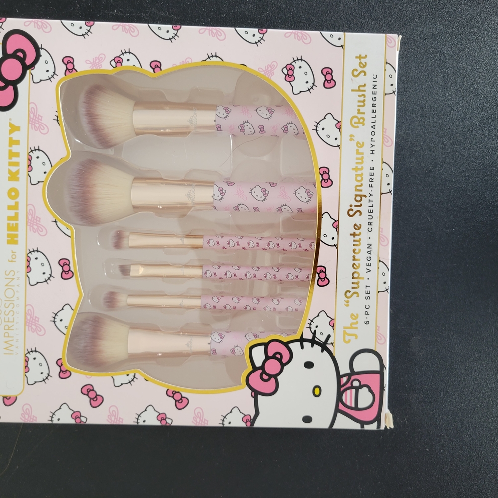 Hello Kitty Makeup Brush Set